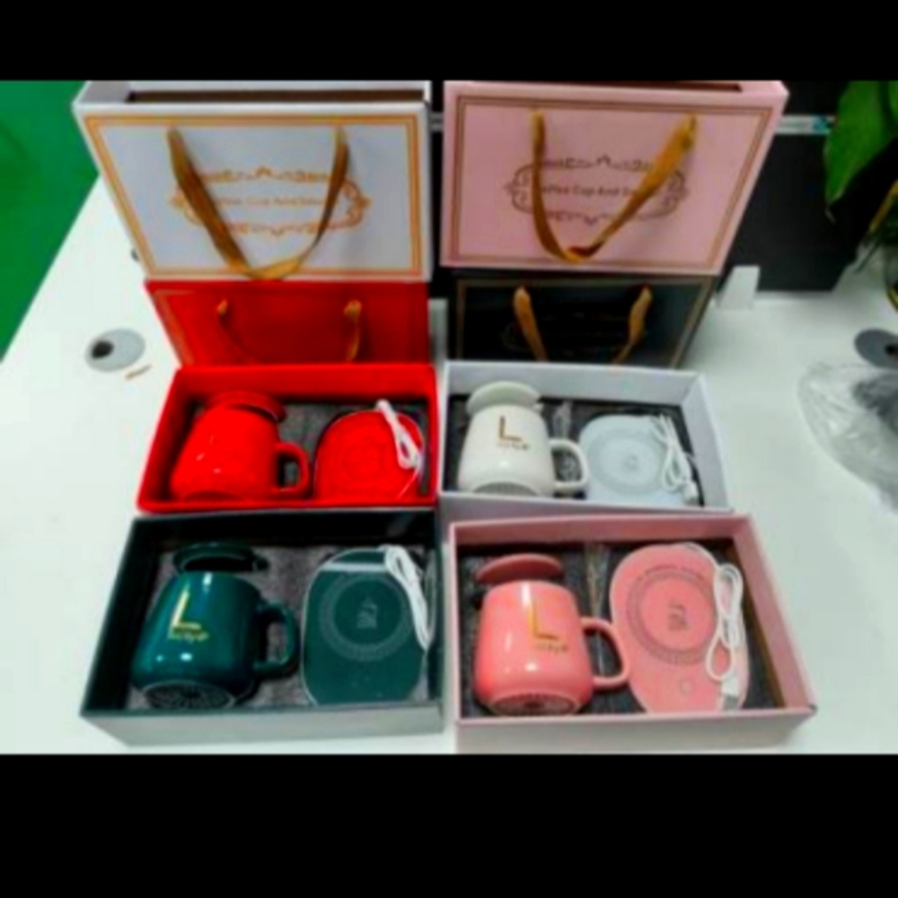 3 Piece Luxury Mug & Warmer & Spoon Gift Set - 8 Red, 18 Green, 4 White, 3 Pink